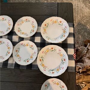 Mikasa Lot of 20 Floral Dinnerware with Multicolor Design
